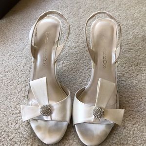 Classic Sling back heel. Wore once